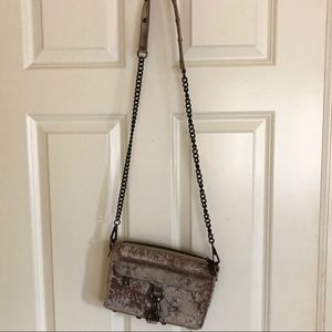 Crushed velvet crossbody bag